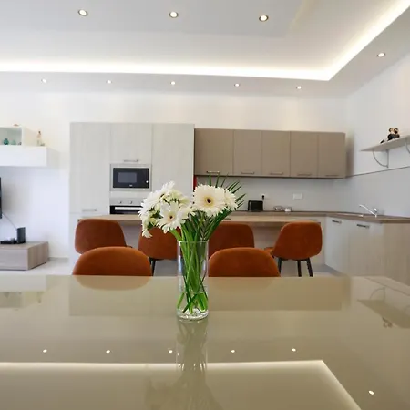3-bedroom With Views In Iz-zebbug, Gozo Lejlighed
